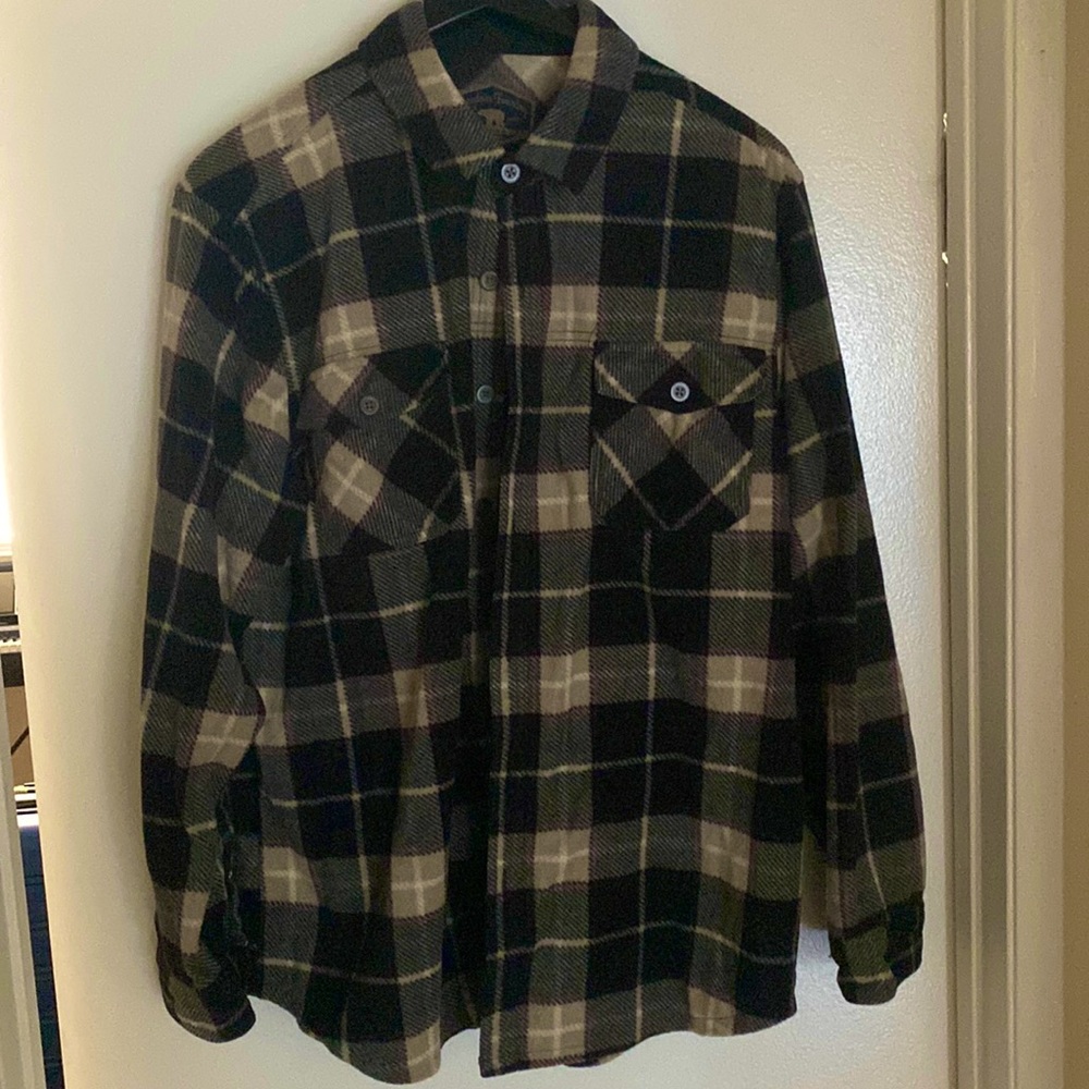 Men’s plaid sherpa button-up.